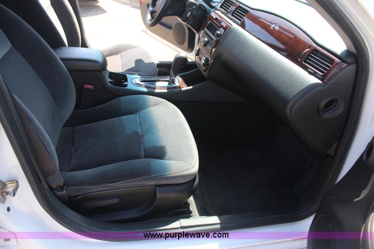 image for item J4483 2010 Chevrolet Impala LS