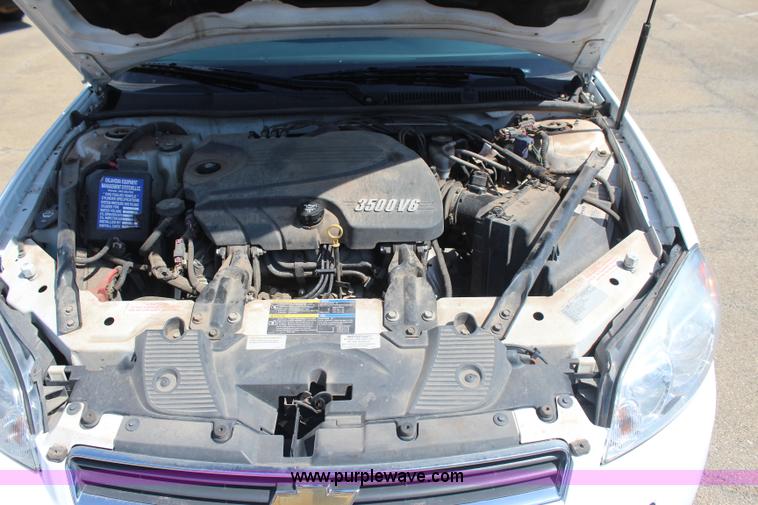image for item J4483 2010 Chevrolet Impala LS