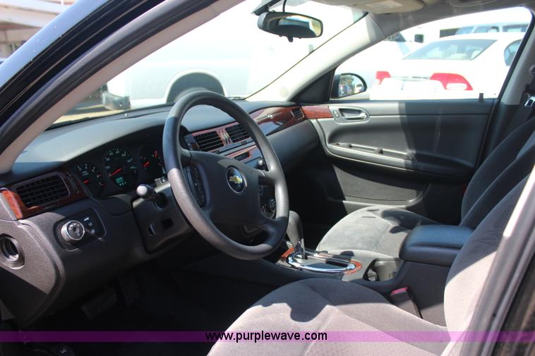 image for item J4485 2010 Chevrolet Impala LS