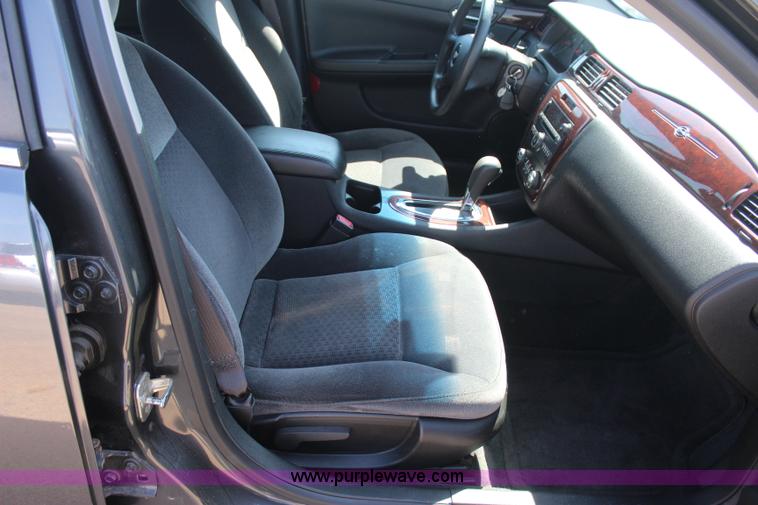 image for item J4486 2010 Chevrolet Impala LS