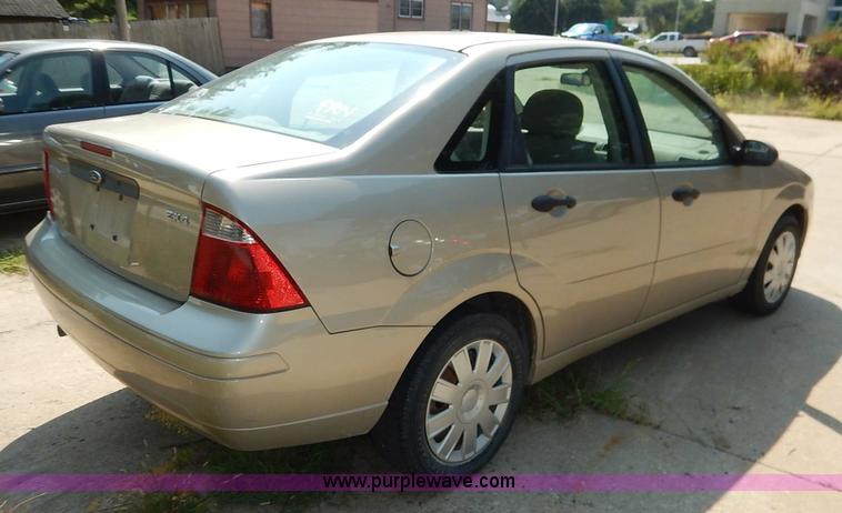 image for item J6451 2006 Ford Focus ZX4