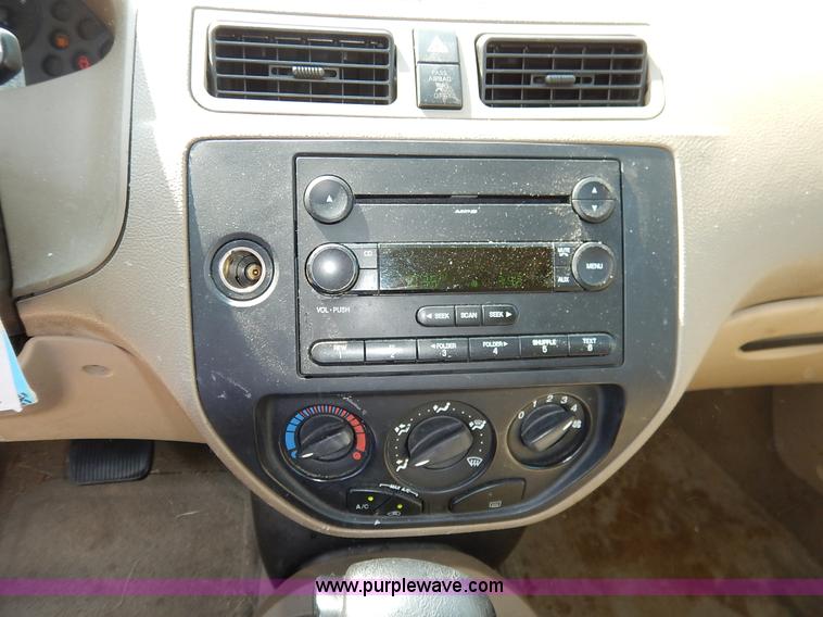 image for item J6451 2006 Ford Focus ZX4