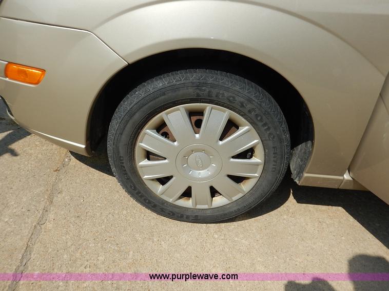 image for item J6451 2006 Ford Focus ZX4