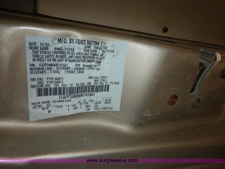 image for item J6451 2006 Ford Focus ZX4