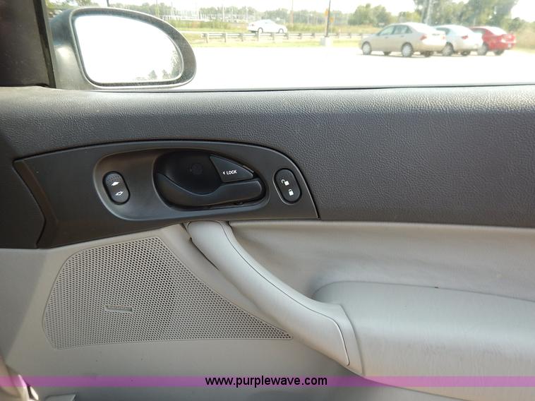 image for item J6467 2007 Ford Focus ZX4 SE