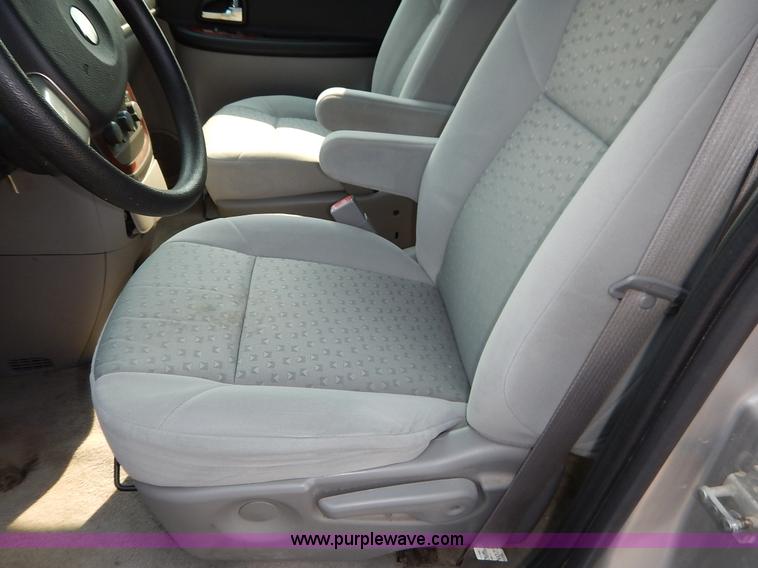 image for item J6468 2008 Chevrolet Uplander LS van