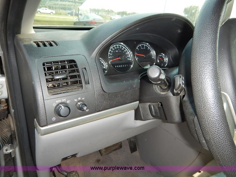 image for item J6468 2008 Chevrolet Uplander LS van