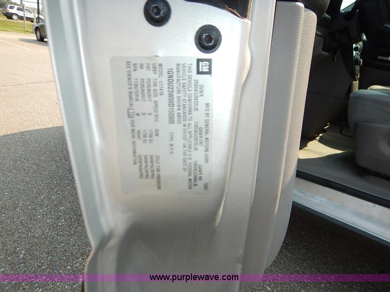 image for item J6468 2008 Chevrolet Uplander LS van