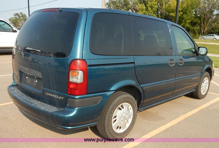 image for item J6471 2002 Chevrolet Venture van