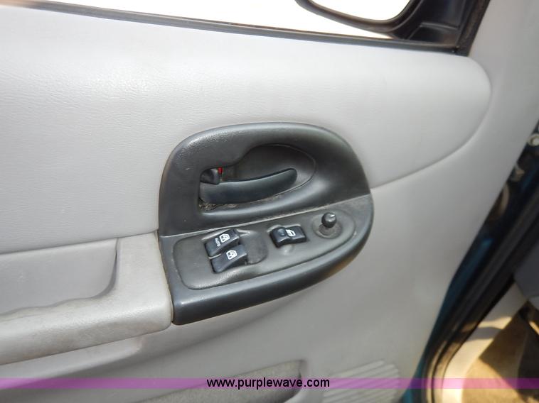 image for item J6471 2002 Chevrolet Venture van