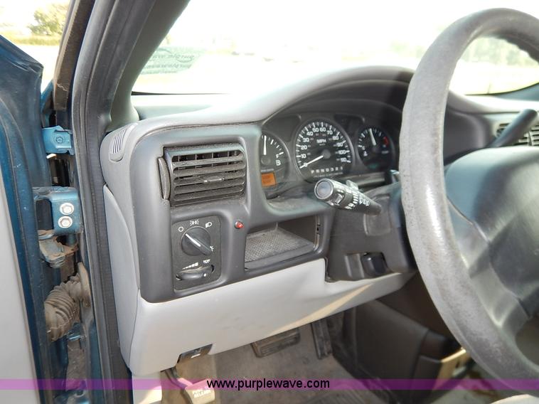 image for item J6471 2002 Chevrolet Venture van