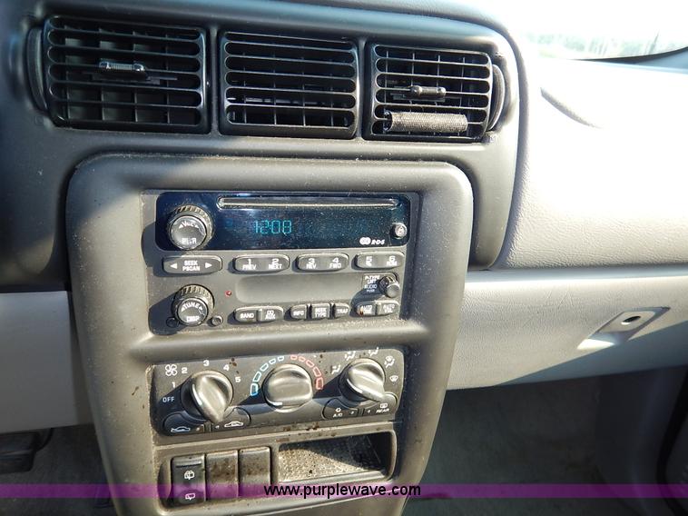 image for item J6471 2002 Chevrolet Venture van