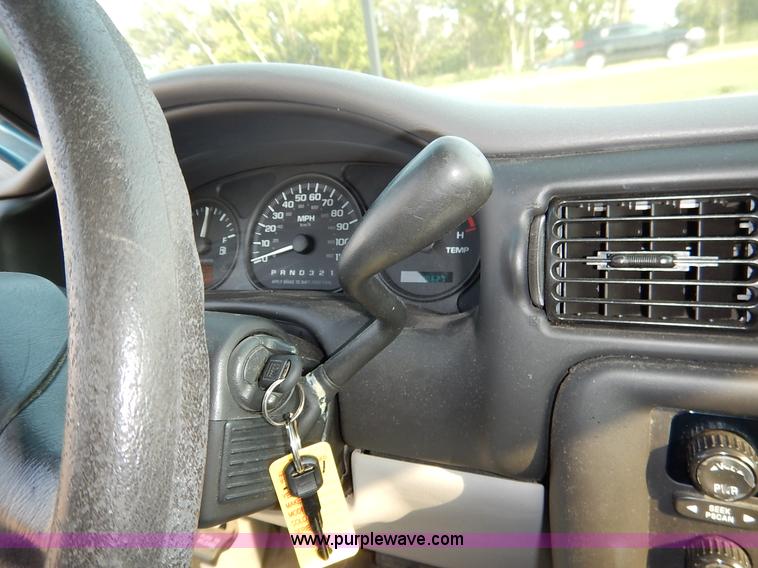 image for item J6471 2002 Chevrolet Venture van