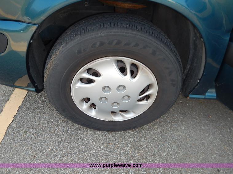 image for item J6471 2002 Chevrolet Venture van