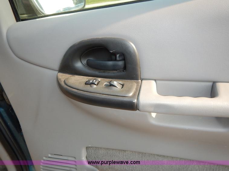 image for item J6471 2002 Chevrolet Venture van