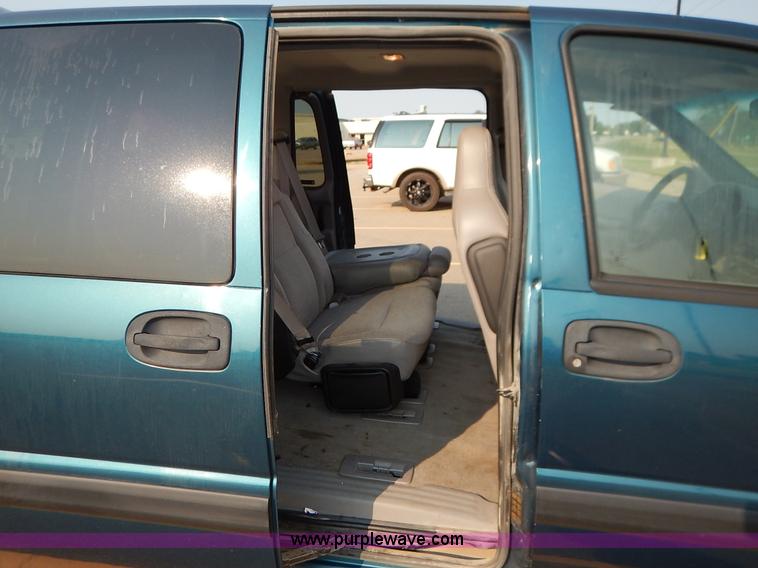 image for item J6471 2002 Chevrolet Venture van