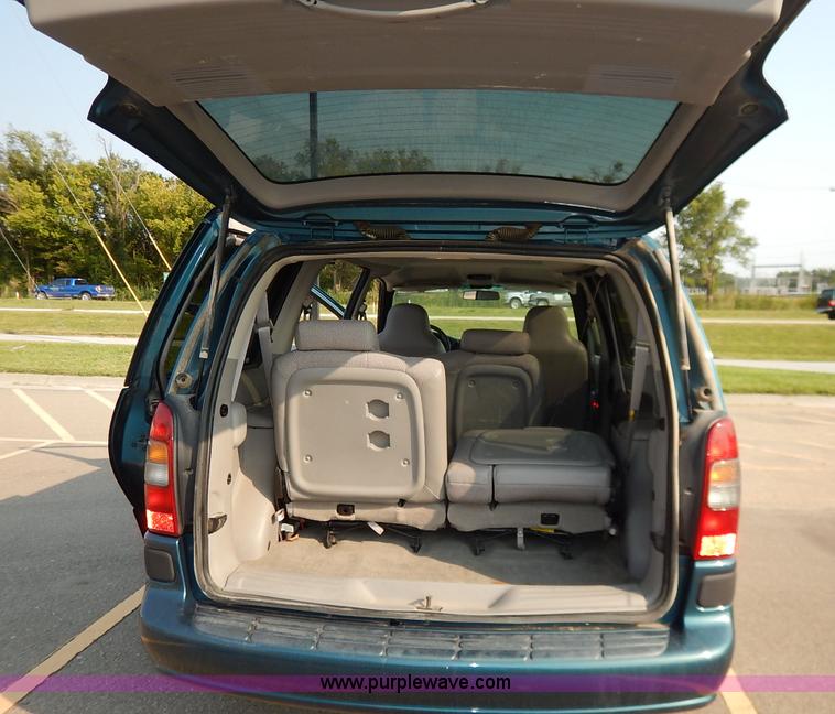 image for item J6471 2002 Chevrolet Venture van