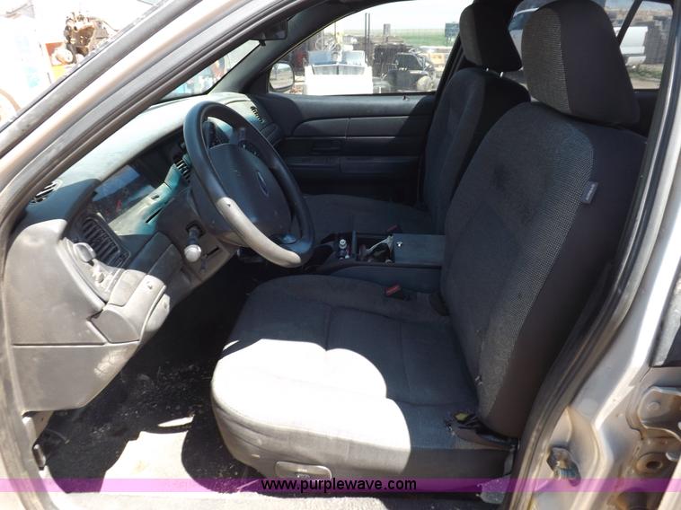 image for item J6890 2005 Ford Crown Victoria Police Interceptor