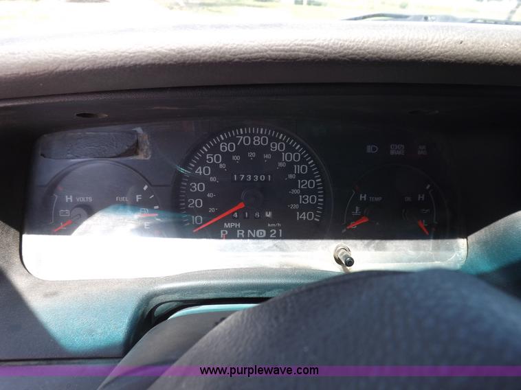 image for item J6890 2005 Ford Crown Victoria Police Interceptor