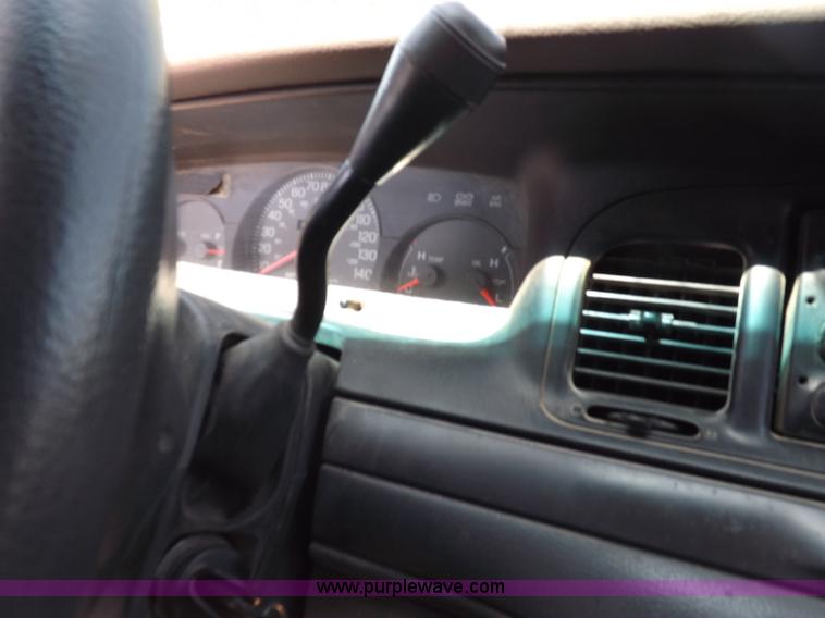 image for item J6890 2005 Ford Crown Victoria Police Interceptor