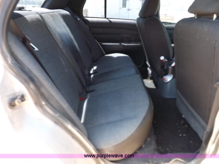 image for item J6890 2005 Ford Crown Victoria Police Interceptor