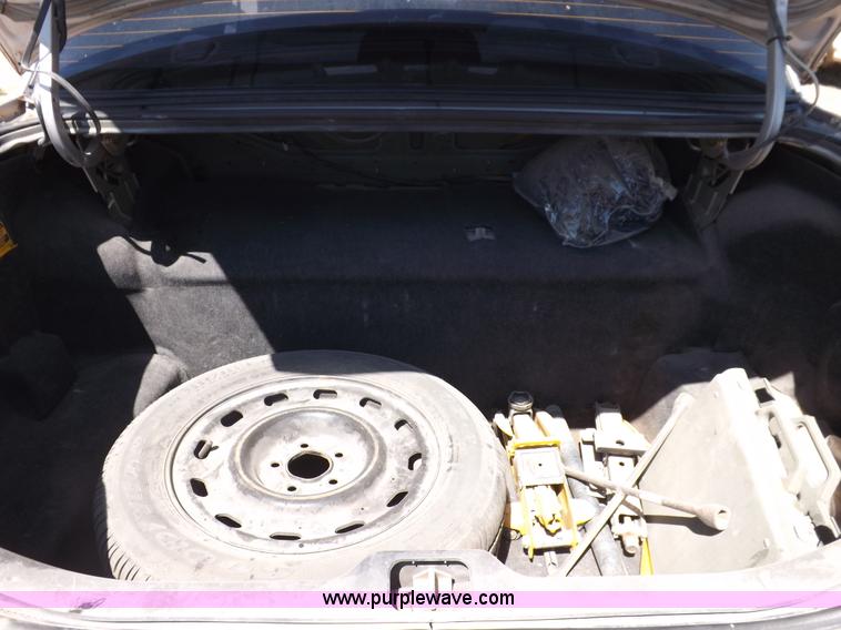 image for item J6890 2005 Ford Crown Victoria Police Interceptor