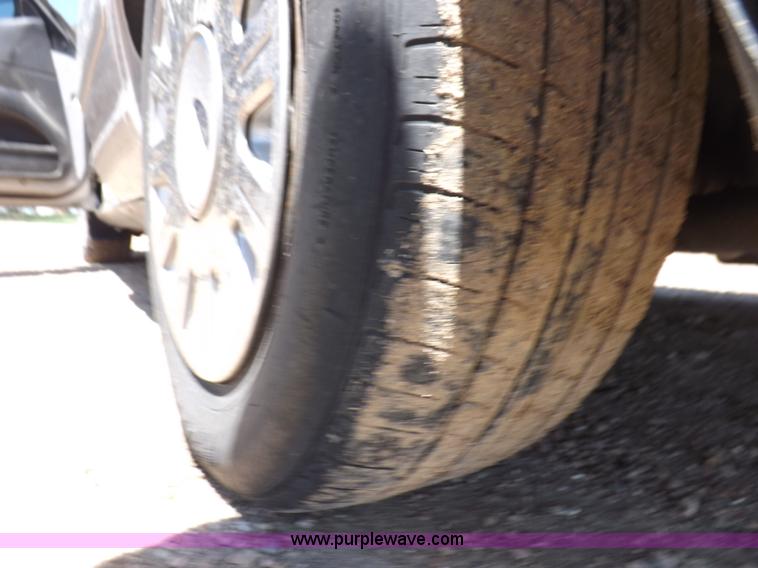 image for item J6890 2005 Ford Crown Victoria Police Interceptor