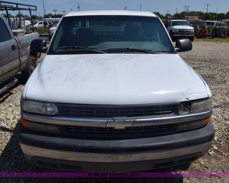 image for item J7762 2000 Chevrolet Silverado 2500 Ext. Cab pickup truck