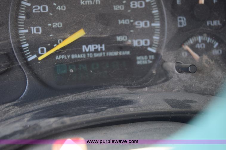 image for item J7762 2000 Chevrolet Silverado 2500 Ext. Cab pickup truck