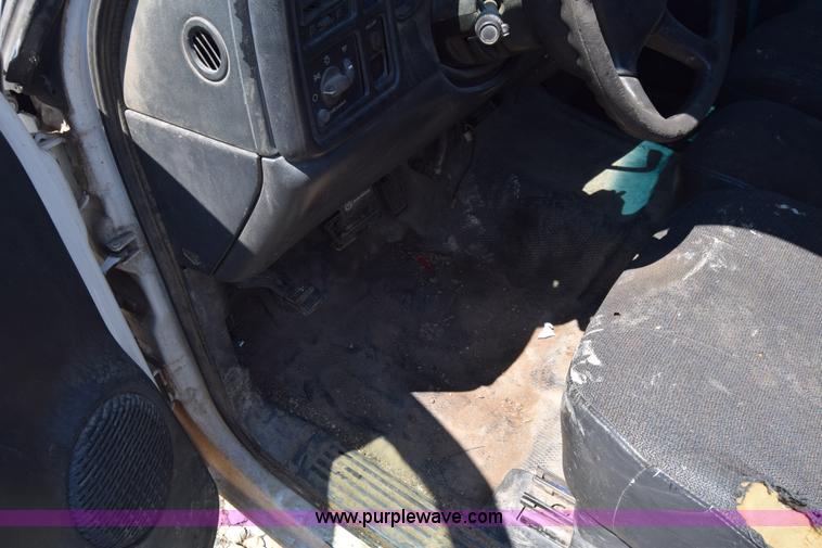 image for item J7762 2000 Chevrolet Silverado 2500 Ext. Cab pickup truck