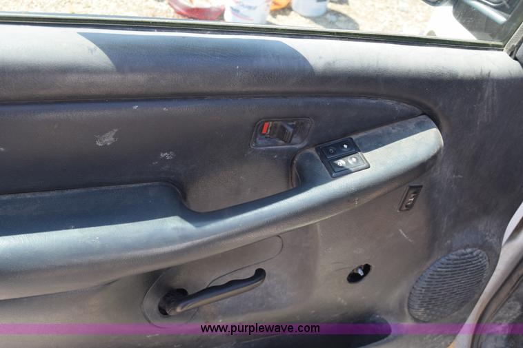 image for item J7762 2000 Chevrolet Silverado 2500 Ext. Cab pickup truck