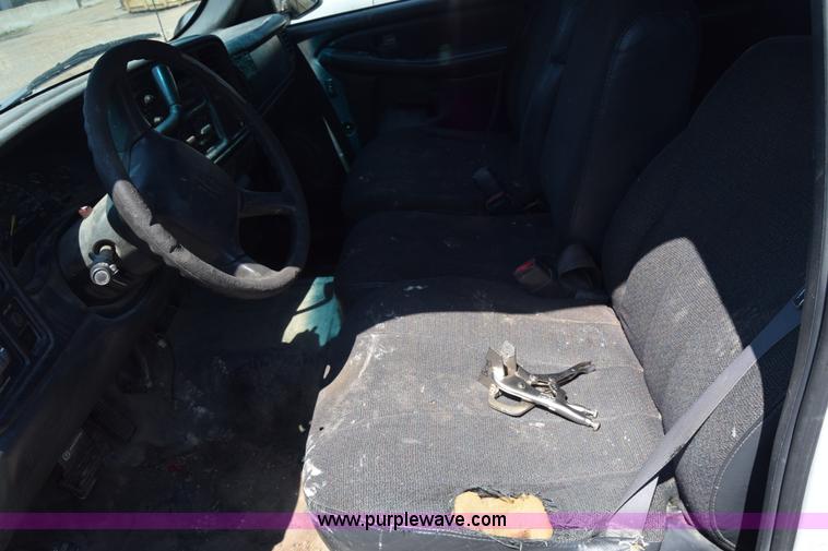 image for item J7762 2000 Chevrolet Silverado 2500 Ext. Cab pickup truck