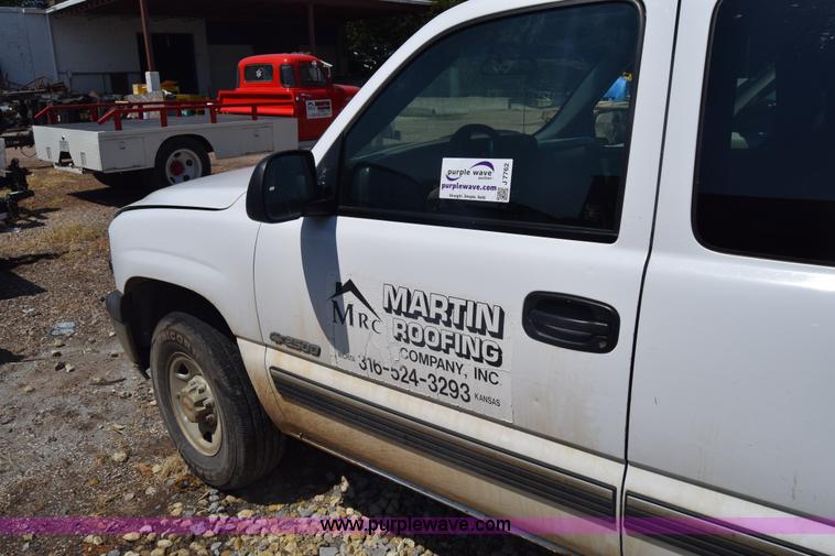 image for item J7762 2000 Chevrolet Silverado 2500 Ext. Cab pickup truck