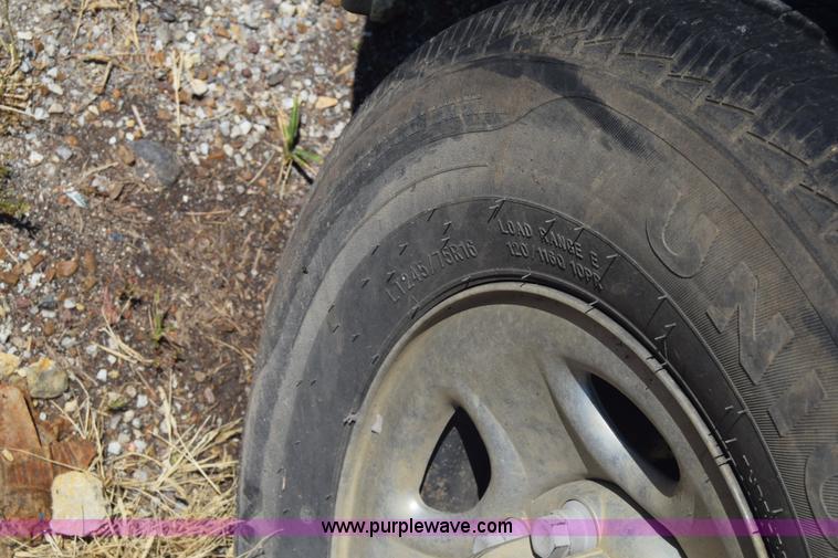 image for item J7762 2000 Chevrolet Silverado 2500 Ext. Cab pickup truck