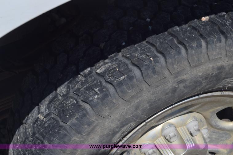 image for item J7762 2000 Chevrolet Silverado 2500 Ext. Cab pickup truck