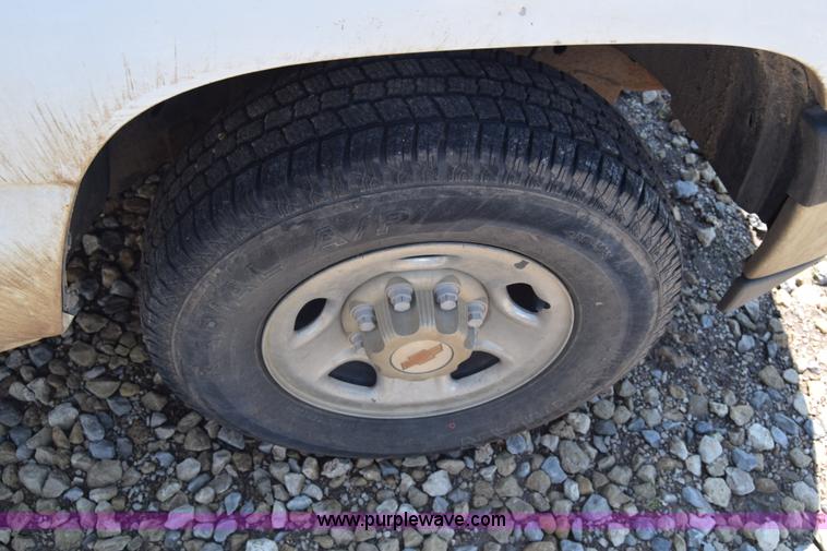 image for item J7762 2000 Chevrolet Silverado 2500 Ext. Cab pickup truck