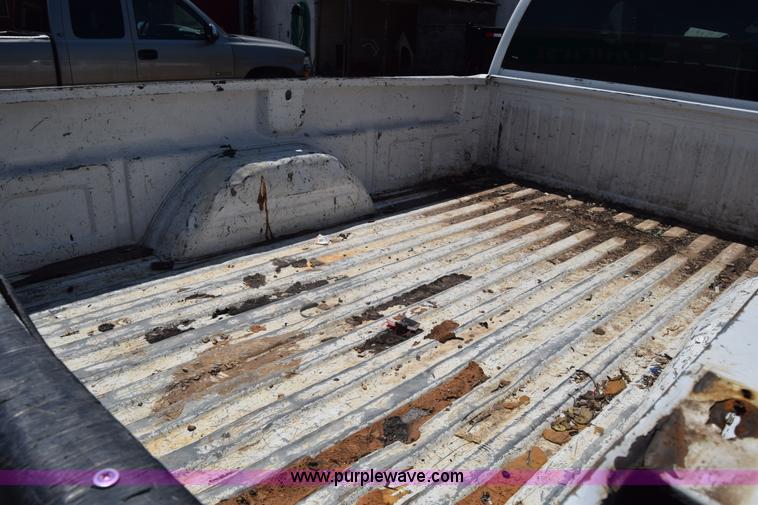 image for item J7762 2000 Chevrolet Silverado 2500 Ext. Cab pickup truck