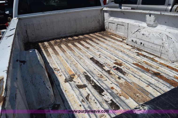 image for item J7762 2000 Chevrolet Silverado 2500 Ext. Cab pickup truck