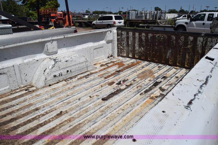 image for item J7762 2000 Chevrolet Silverado 2500 Ext. Cab pickup truck