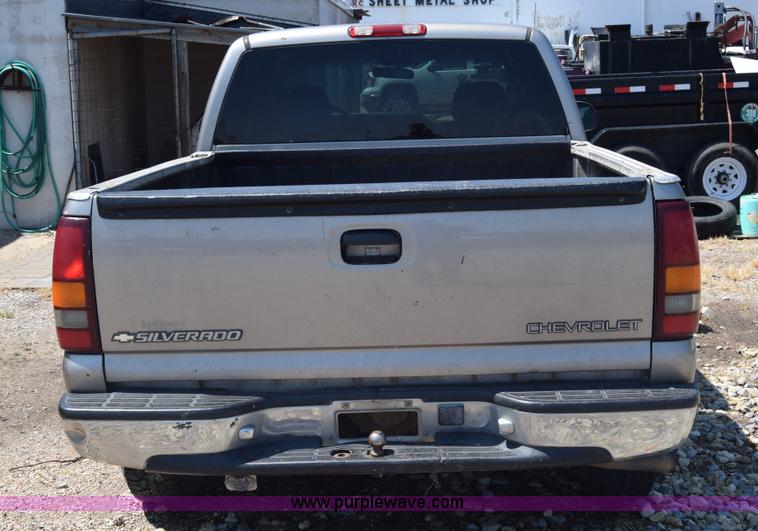 image for item J7763 2001 Chevrolet Silverado 1500 Ext. Cab pickup truck