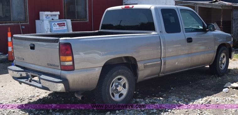 image for item J7763 2001 Chevrolet Silverado 1500 Ext. Cab pickup truck