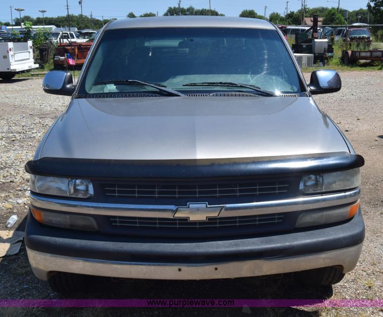 image for item J7763 2001 Chevrolet Silverado 1500 Ext. Cab pickup truck