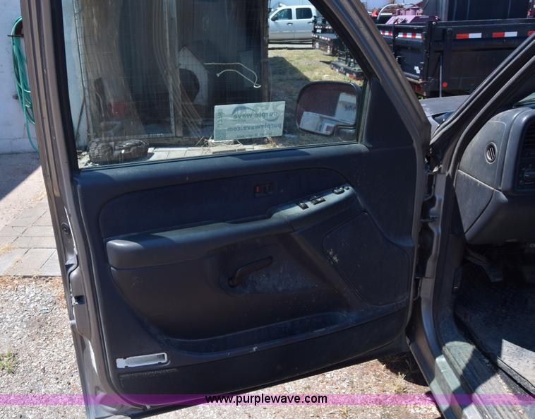 image for item J7763 2001 Chevrolet Silverado 1500 Ext. Cab pickup truck