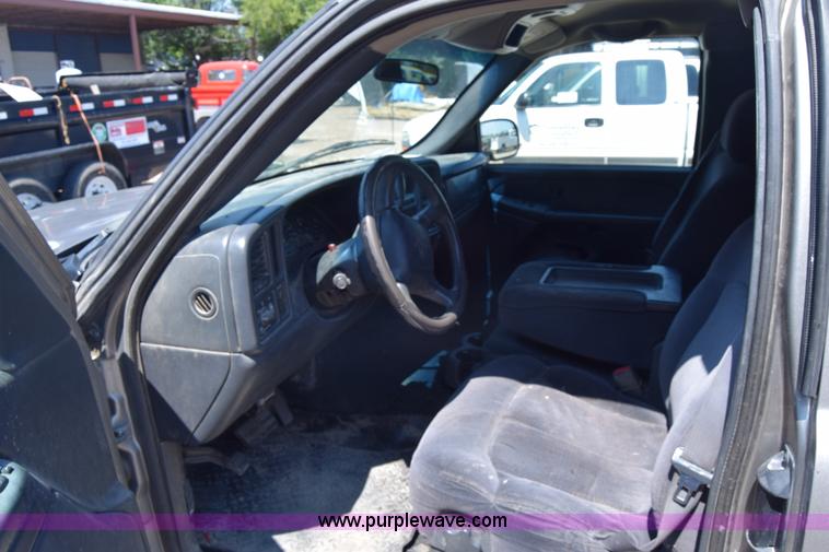 image for item J7763 2001 Chevrolet Silverado 1500 Ext. Cab pickup truck