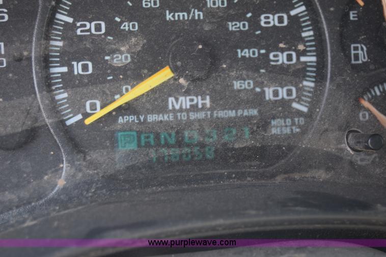 image for item J7763 2001 Chevrolet Silverado 1500 Ext. Cab pickup truck