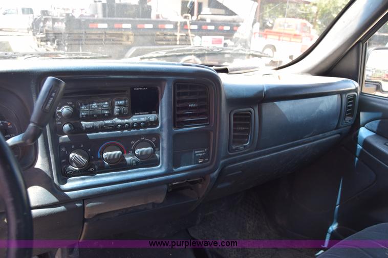 image for item J7763 2001 Chevrolet Silverado 1500 Ext. Cab pickup truck