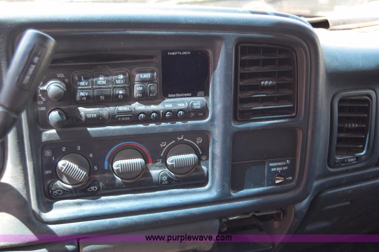 image for item J7763 2001 Chevrolet Silverado 1500 Ext. Cab pickup truck