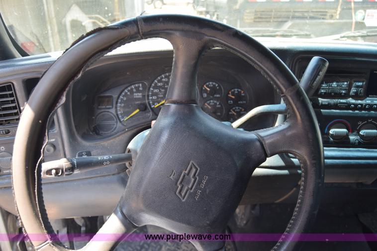 image for item J7763 2001 Chevrolet Silverado 1500 Ext. Cab pickup truck