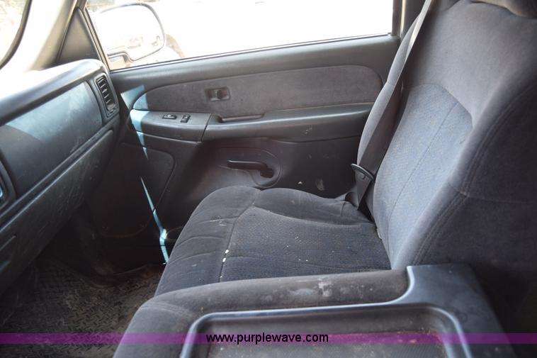 image for item J7763 2001 Chevrolet Silverado 1500 Ext. Cab pickup truck