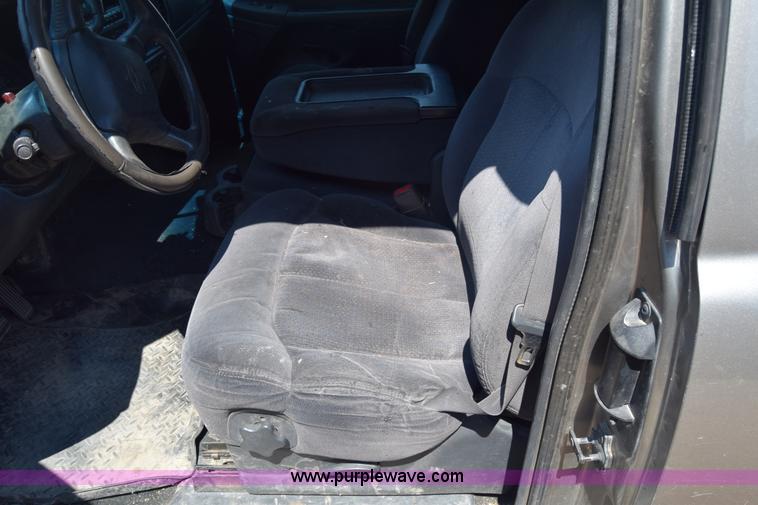 image for item J7763 2001 Chevrolet Silverado 1500 Ext. Cab pickup truck